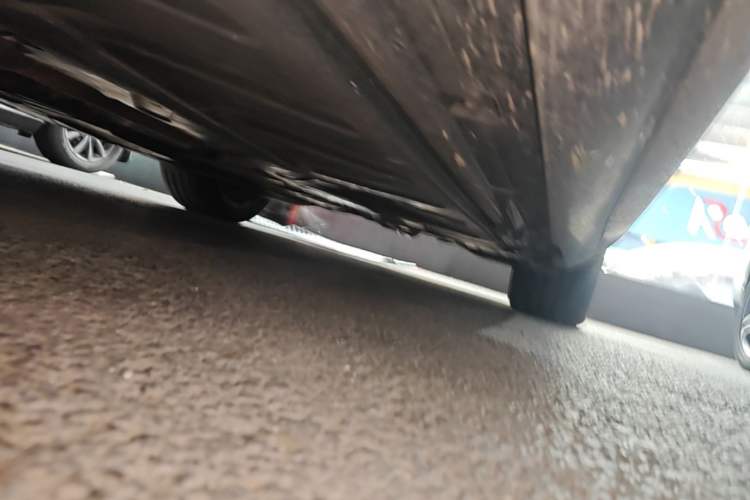 Used Mercedes-Benz E-Class New Energy 2022 Restyled E 350 e L Plug-in Hybrid Sports Sedan Left Side Sill