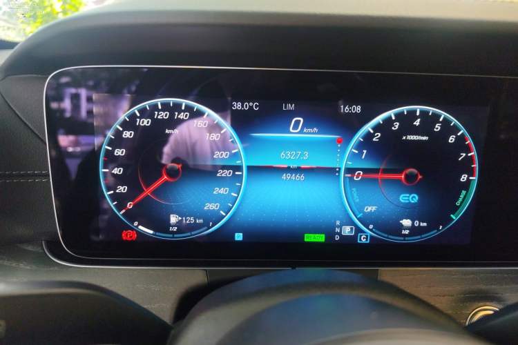 Used Mercedes-Benz E-Class New Energy 2022 Second Facelift E 350 e L Plug-in Hybrid Sports Sedan Odometer Close Up
