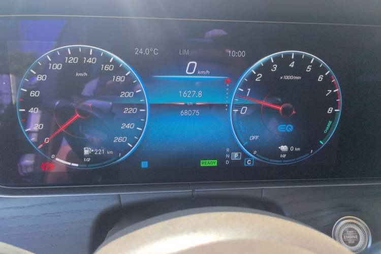 Used Mercedes-Benz E-Class New Energy 2022 Facelift E 350 e L Plug-in Hybrid Sedan Odometer Close Up