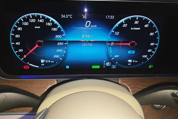 Used Mercedes-Benz E-Class New Energy 2022 Facelift E 350 e L Plug-in Hybrid Sedan Odometer Close Up