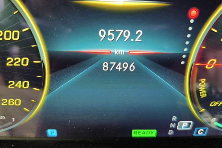 Used Mercedes-Benz E-Class New Energy 2022 E 350 e L Plug-in Hybrid Sports Sedan Odometer Close Up
