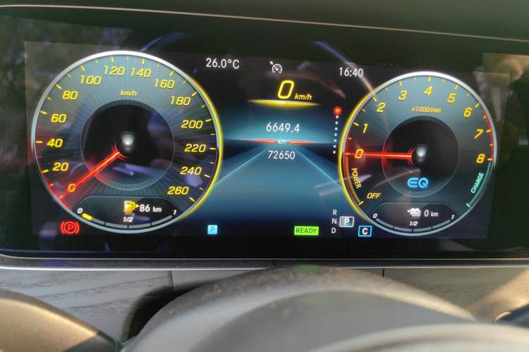 Used Mercedes-Benz E-Class New Energy 2022 Second Facelift E 350 e L Plug-in Hybrid Sports Sedan Odometer Close Up