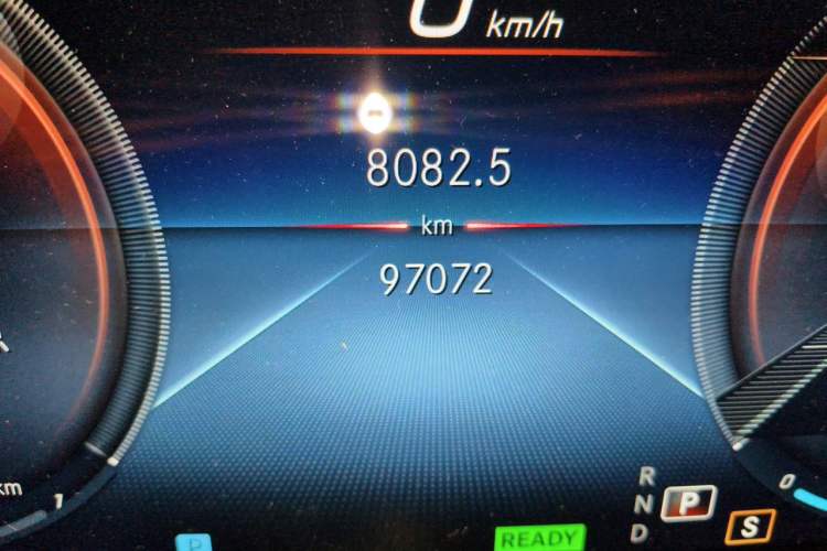 Used Mercedes-Benz E-Class New Energy 2022 Facelift E 350 e L Plug-in Hybrid Sedan Odometer Close Up