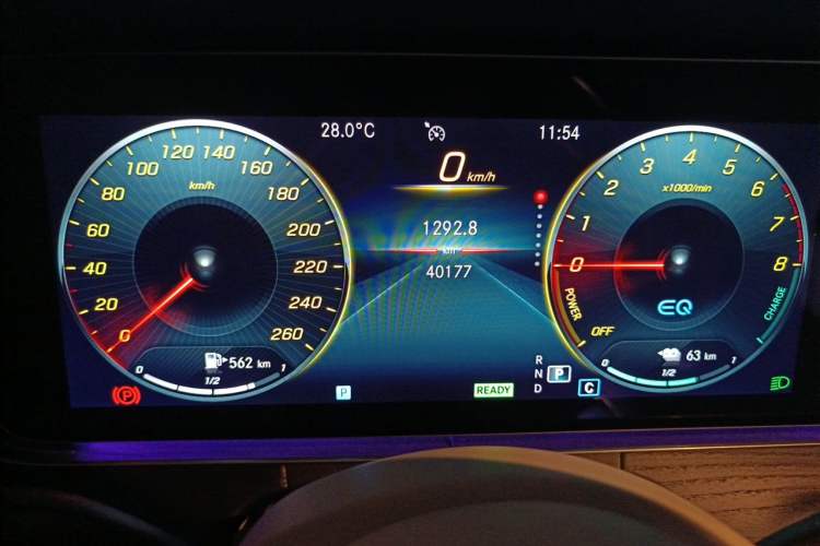 Used Mercedes-Benz E-Class New Energy 2022 E 350 e L Plug-in Hybrid Sedan Odometer Close Up