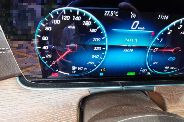 Used Mercedes-Benz E-Class New Energy 2022 Facelift E 350 e L Plug-in Hybrid Sedan Odometer Close Up
