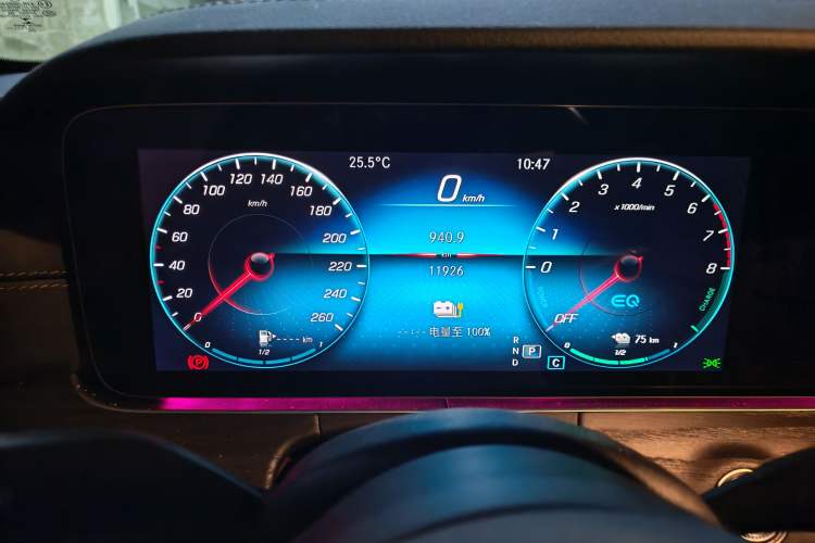 Used Mercedes-Benz E-Class New Energy 2022 Restyled E 350 e L Plug-in Hybrid Sports Sedan Odometer Close Up