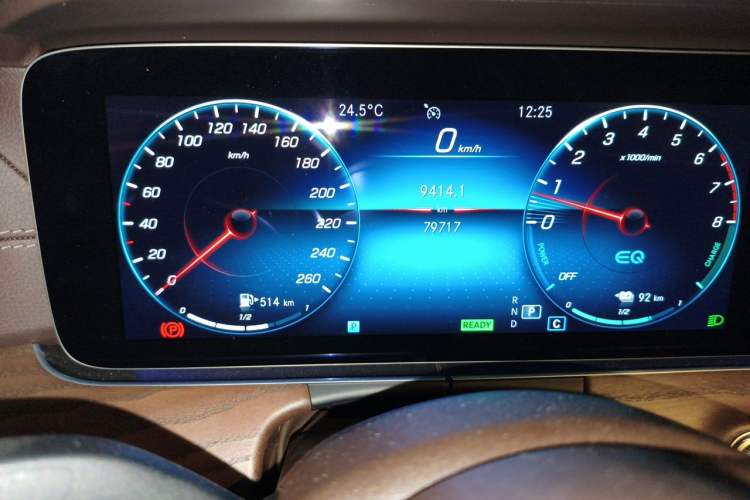 Used Mercedes-Benz E-Class New Energy 2022 Restyled E 350 e L Plug-in Hybrid Sedan Odometer Close Up