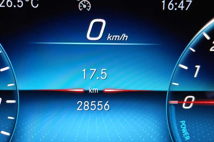 Used Mercedes-Benz E-Class New Energy 2022 Facelift E 350 e L Plug-in Hybrid Sedan Odometer Close Up