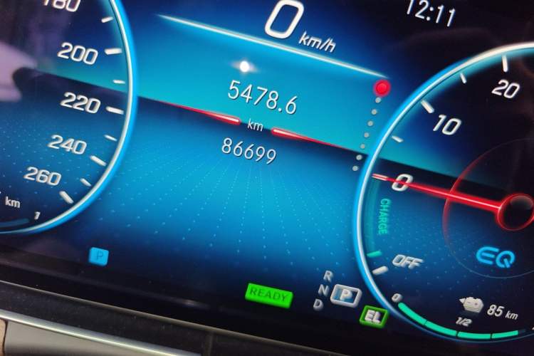 Used Mercedes-Benz E-Class New Energy 2022 Second Facelift E 350 e L Plug-in Hybrid Sedan Odometer Close Up