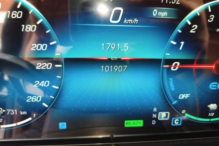 Used Mercedes-Benz E-Class New Energy 2022 E 350 e L Plug-in Hybrid Sedan Odometer Close Up