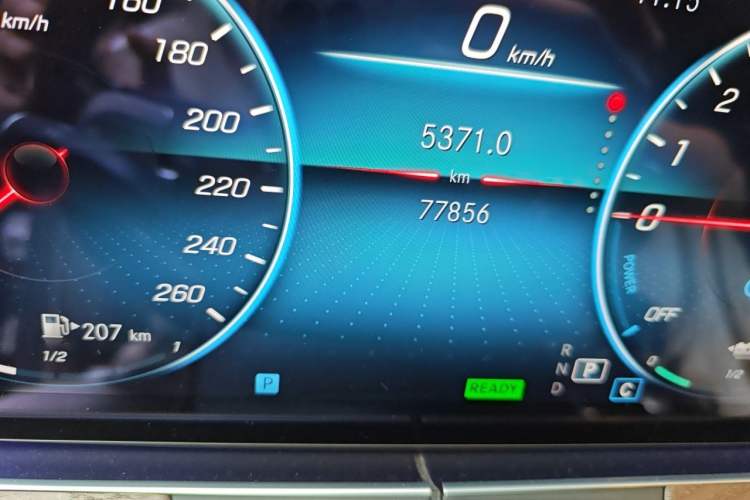 Used Mercedes-Benz E-Class New Energy 2022 Facelift E 350 e L Plug-in Hybrid Sedan Odometer Close Up