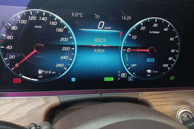Used Mercedes-Benz E-Class New Energy 2022 Facelift E 350 e L Plug-in Hybrid Sedan Odometer Close Up