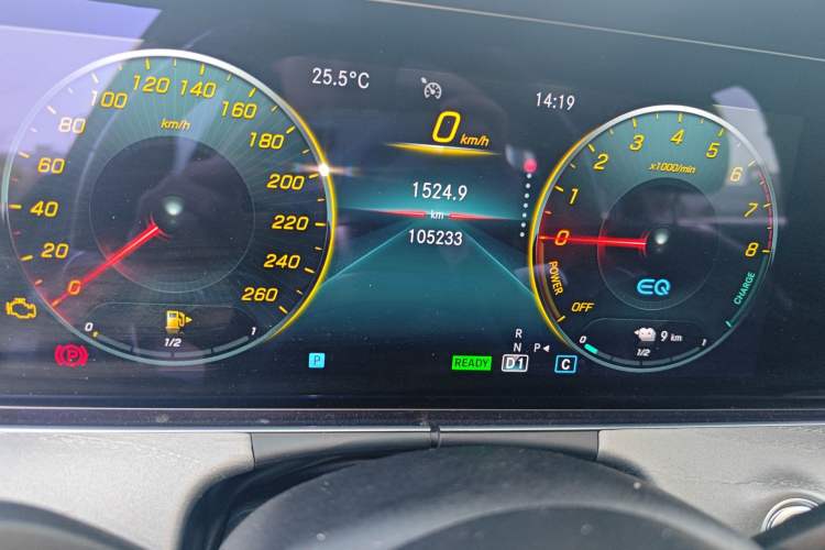 Used Mercedes-Benz E-Class New Energy 2022 E 350 e L Plug-in Hybrid Sedan Odometer Close Up