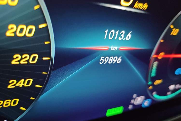 Used Mercedes-Benz E-Class New Energy 2022 Restyled E 350 e L Plug-in Hybrid Sedan Odometer Close Up