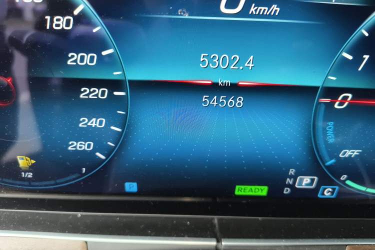 Used Mercedes-Benz E-Class New Energy 2022 Second Facelift E 350 e L Plug-in Hybrid Sedan Odometer Close Up