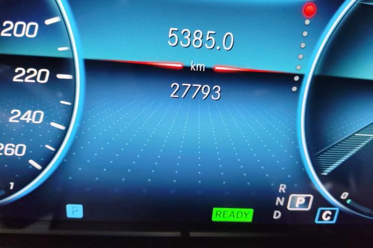 Used Mercedes-Benz E-Class New Energy 2022 Restyled E 350 e L Plug-in Hybrid Sedan Odometer Close Up