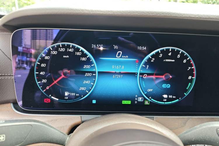 Used Mercedes-Benz E-Class New Energy 2022 Second Facelift E 350 e L Plug-in Hybrid Sports Sedan Odometer Close Up
