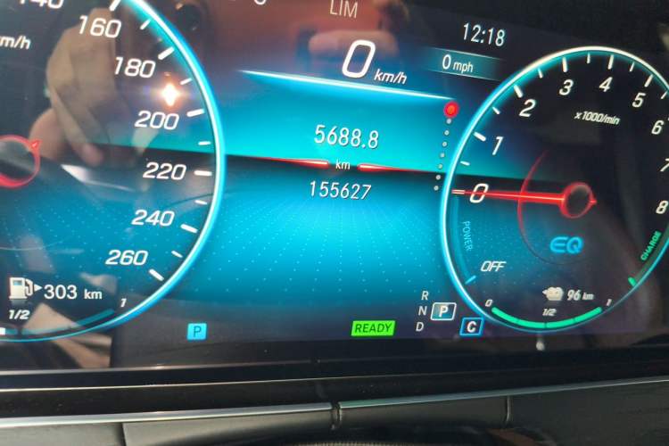 Used Mercedes-Benz E-Class New Energy 2022 Second Facelift E 350 e L Plug-in Hybrid Sports Sedan Odometer Close Up