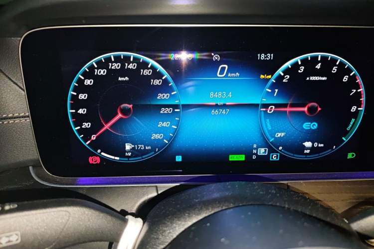 Used Mercedes-Benz E-Class New Energy 2022 E 350 e L Plug-in Hybrid Sports Sedan Odometer Close Up