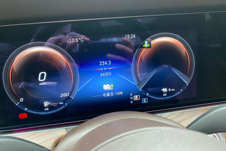 Used Mercedes-Benz E-Class New Energy 2022 Restyled E 350 e L Plug-in Hybrid Sedan Odometer Close Up