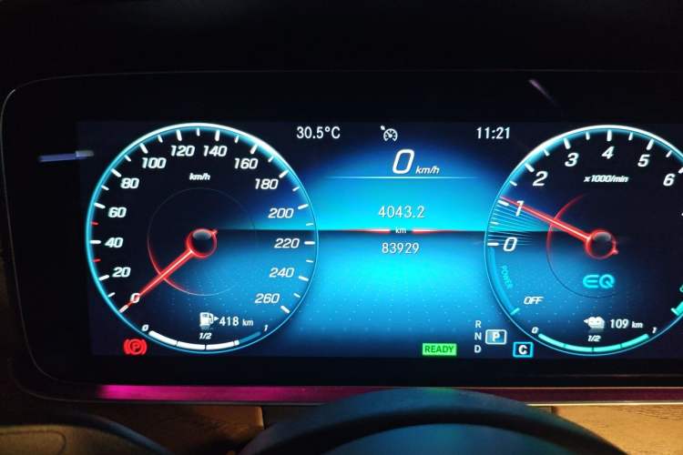 Used Mercedes-Benz E-Class New Energy 2022 Restyled E 350 e L Plug-in Hybrid Sedan Odometer Close Up