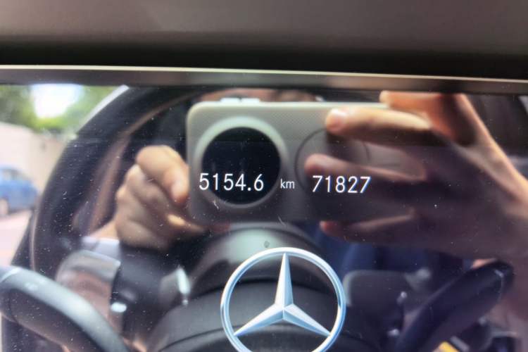 Used Mercedes-Benz E-Class New Energy 2022 Restyled E 350 e L Plug-in Hybrid Sports Sedan Odometer Close Up