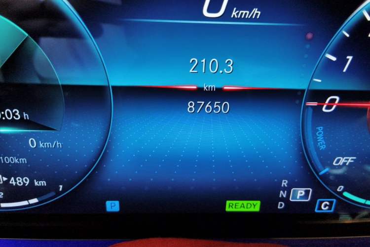 Used Mercedes-Benz E-Class New Energy 2022 Second Facelift E 350 e L Plug-in Hybrid Sedan Odometer Close Up
