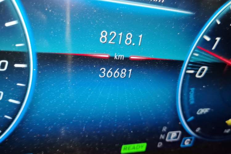 Used Mercedes-Benz E-Class New Energy 2022 Restyled E 350 e L Plug-in Hybrid Sports Sedan Odometer Close Up