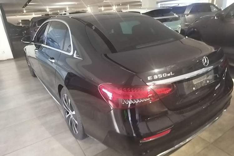 Used Mercedes-Benz E-Class New Energy 2022 Restyled E 350 e L Plug-in Hybrid Sports Sedan Rear Left 45 Deg