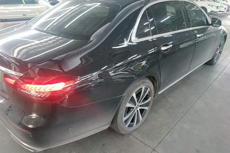 Used Mercedes-Benz E-Class New Energy 2022 Restyled E 350 e L Plug-in Hybrid Sedan Rear Right 45 Deg