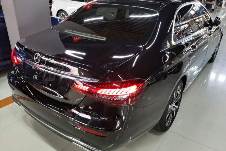 Used Mercedes-Benz E-Class New Energy 2022 Facelift E 350 e L Plug-in Hybrid Sedan Rear Right 45 Deg