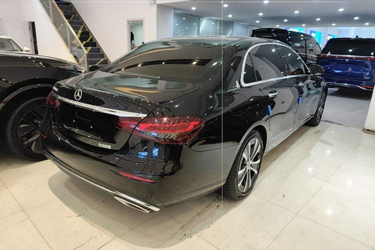 Used Mercedes-Benz E-Class New Energy 2022 Restyled E 350 e L Plug-in Hybrid Sedan Rear Right 45 Deg