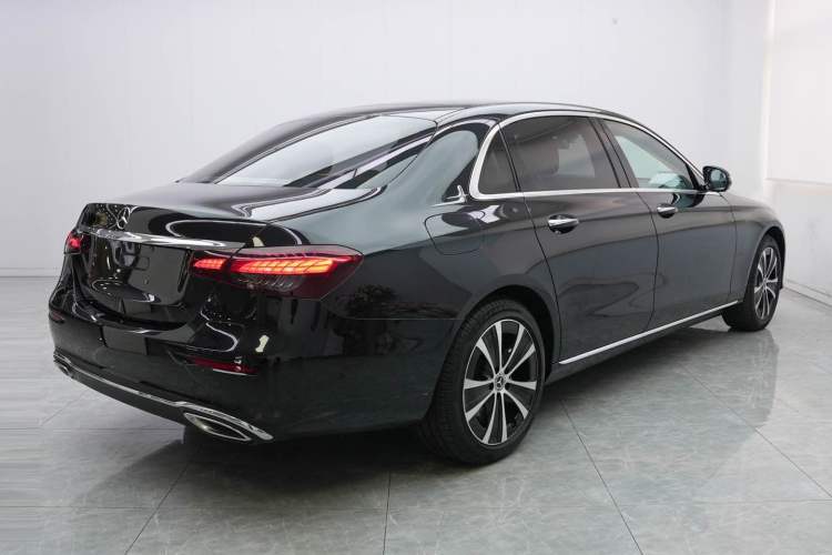 Used Mercedes-Benz E-Class New Energy 2022 Restyled E 350 e L Plug-in Hybrid Sedan Rear Right 45 Deg