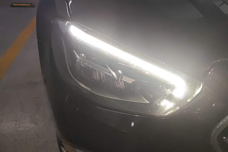 Used Mercedes-Benz E-Class New Energy 2022 Facelift E 350 e L Plug-in Hybrid Sedan Right Front Headlight