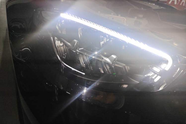 Used Mercedes-Benz E-Class New Energy 2022 E 350 e L Plug-in Hybrid Sedan Right Front Headlight