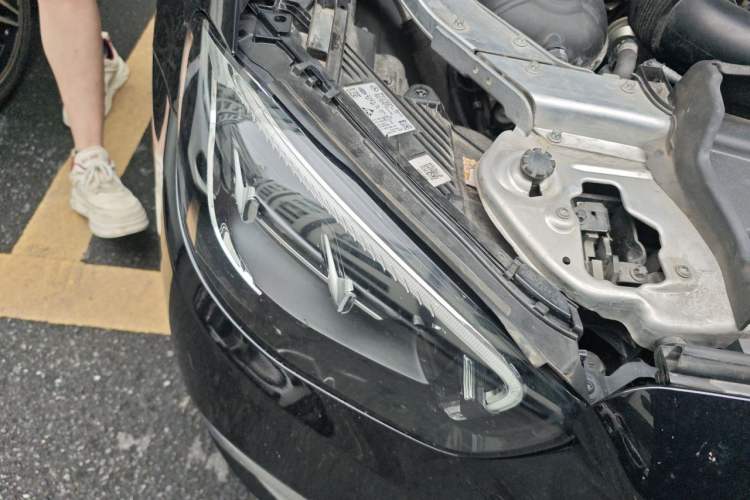 Used Mercedes-Benz E-Class New Energy 2022 Restyled E 350 e L Plug-in Hybrid Sports Sedan Right Front Headlight