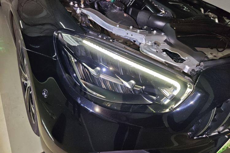 Used Mercedes-Benz E-Class New Energy 2022 Restyled E 350 e L Plug-in Hybrid Sports Sedan Right Front Headlight