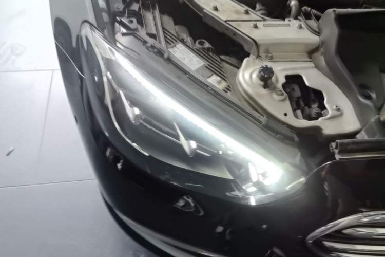 Used Mercedes-Benz E-Class New Energy 2022 Restyled E 350 e L Plug-in Hybrid Sports Sedan Right Front Headlight