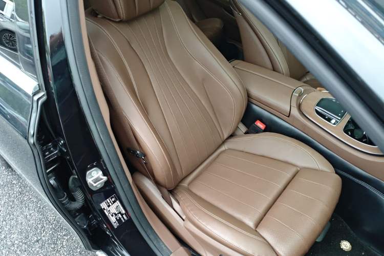 Used Mercedes-Benz E-Class New Energy 2022 Second Facelift E 350 e L Plug-in Hybrid Sedan Right Front Seat