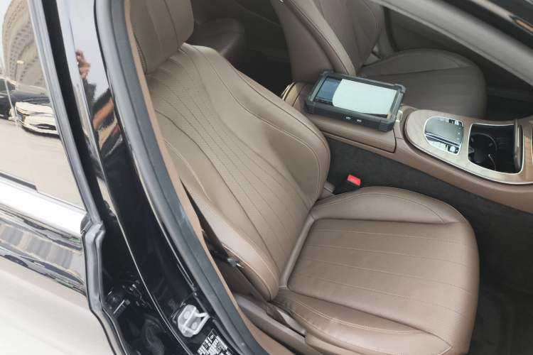 Used Mercedes-Benz E-Class New Energy 2022 Second Facelift E 350 e L Plug-in Hybrid Sedan Right Front Seat