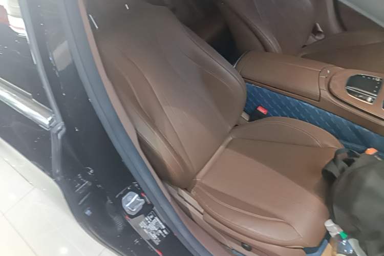 Used Mercedes-Benz E-Class New Energy 2022 Restyled E 350 e L Plug-in Hybrid Sports Sedan Right Front Seat