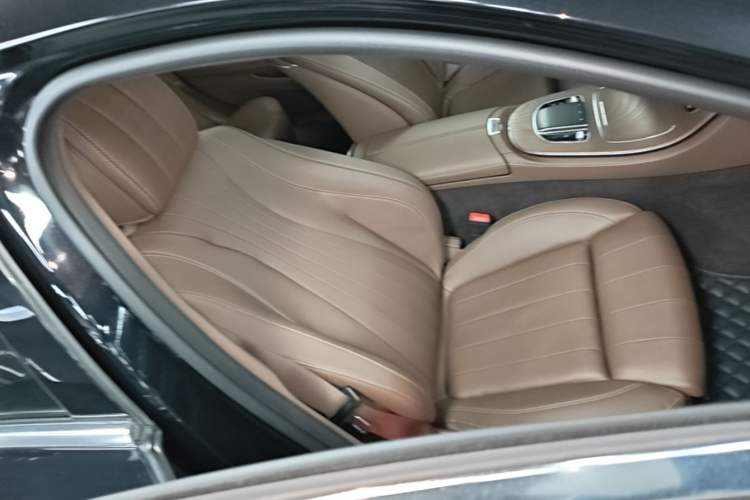 Used Mercedes-Benz E-Class New Energy 2022 Second Facelift E 350 e L Plug-in Hybrid Sedan Right Front Seat