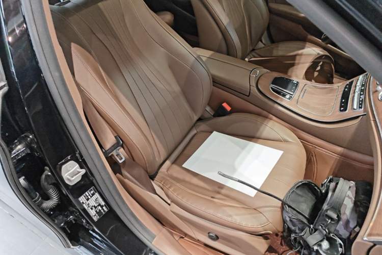 Used Mercedes-Benz E-Class New Energy 2022 E 350 e L Plug-in Hybrid Sedan Right Front Seat