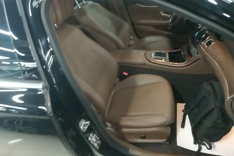Used Mercedes-Benz E-Class New Energy 2022 E 350 e L Plug-in Hybrid Sedan Right Front Seat