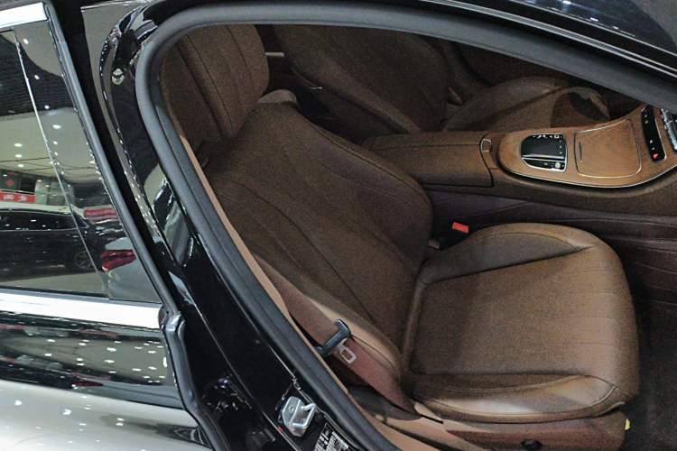 Used Mercedes-Benz E-Class New Energy 2022 Restyled E 350 e L Plug-in Hybrid Sedan Right Front Seat