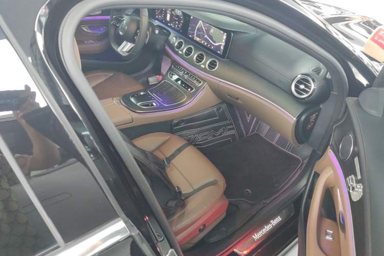 Used Mercedes-Benz E-Class New Energy 2022 E 350 e L Plug-in Hybrid Sports Sedan Right Front Seat