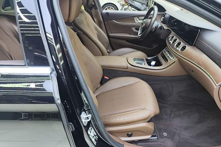Used Mercedes-Benz E-Class New Energy 2022 Restyled E 350 e L Plug-in Hybrid Sedan Right Front Seat