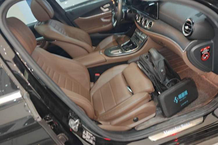 Used Mercedes-Benz E-Class New Energy 2022 Restyled E 350 e L Plug-in Hybrid Sports Sedan Right Front Seat