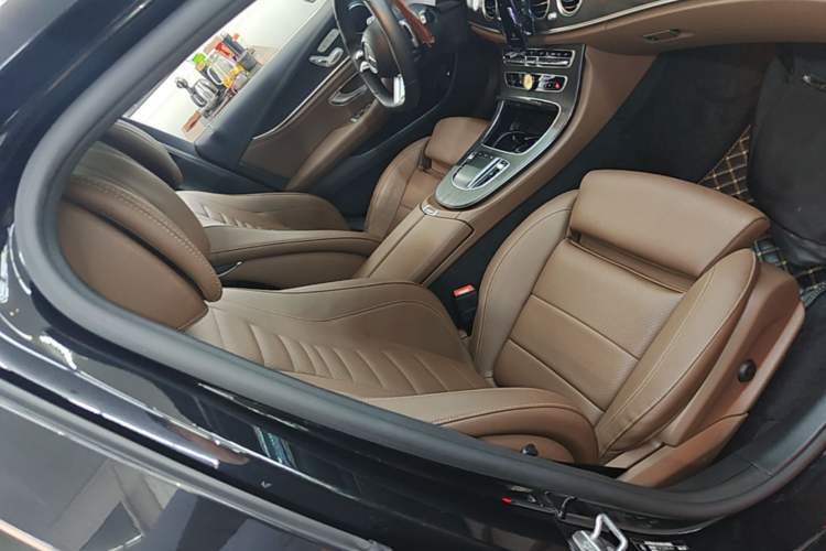 Used Mercedes-Benz E-Class New Energy 2022 Restyled E 350 e L Plug-in Hybrid Sports Sedan Right Front Seat