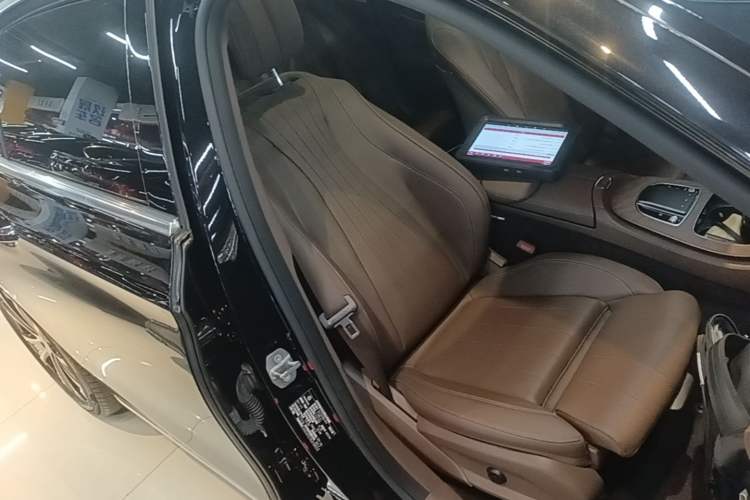 Used Mercedes-Benz E-Class New Energy 2022 Second Facelift E 350 e L Plug-in Hybrid Sedan Right Front Seat